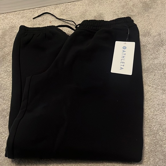 Athleta Pants - Athleta Easy Fleece MID RISE JOGGER
Midweight fleece with relaxed fit.